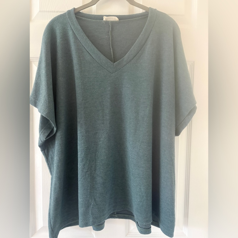 Women's V-Neck soft knit Top - Green Oversized short sleeve size L